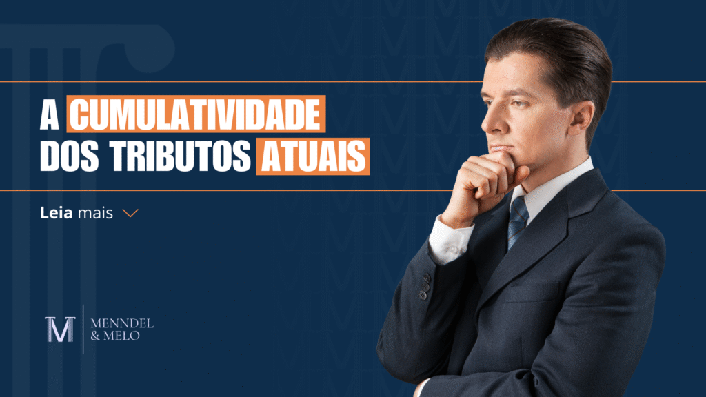 Empresário pensando sobre a Reforma Tributária e um texto ao lado "A cumulatividade dos tributos atuais"