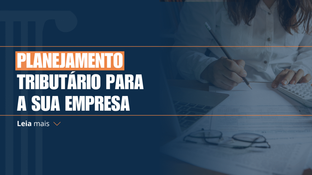 Uma empresário fazendo seu planejamento e ao lado o texto "Planejamento tributário para a sua empresa"